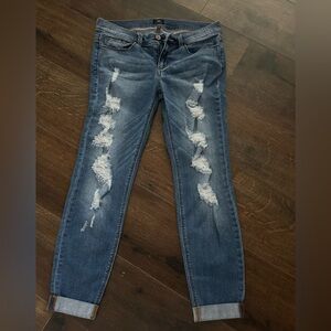 Trendy Distressed Ankle Jeans in Blue